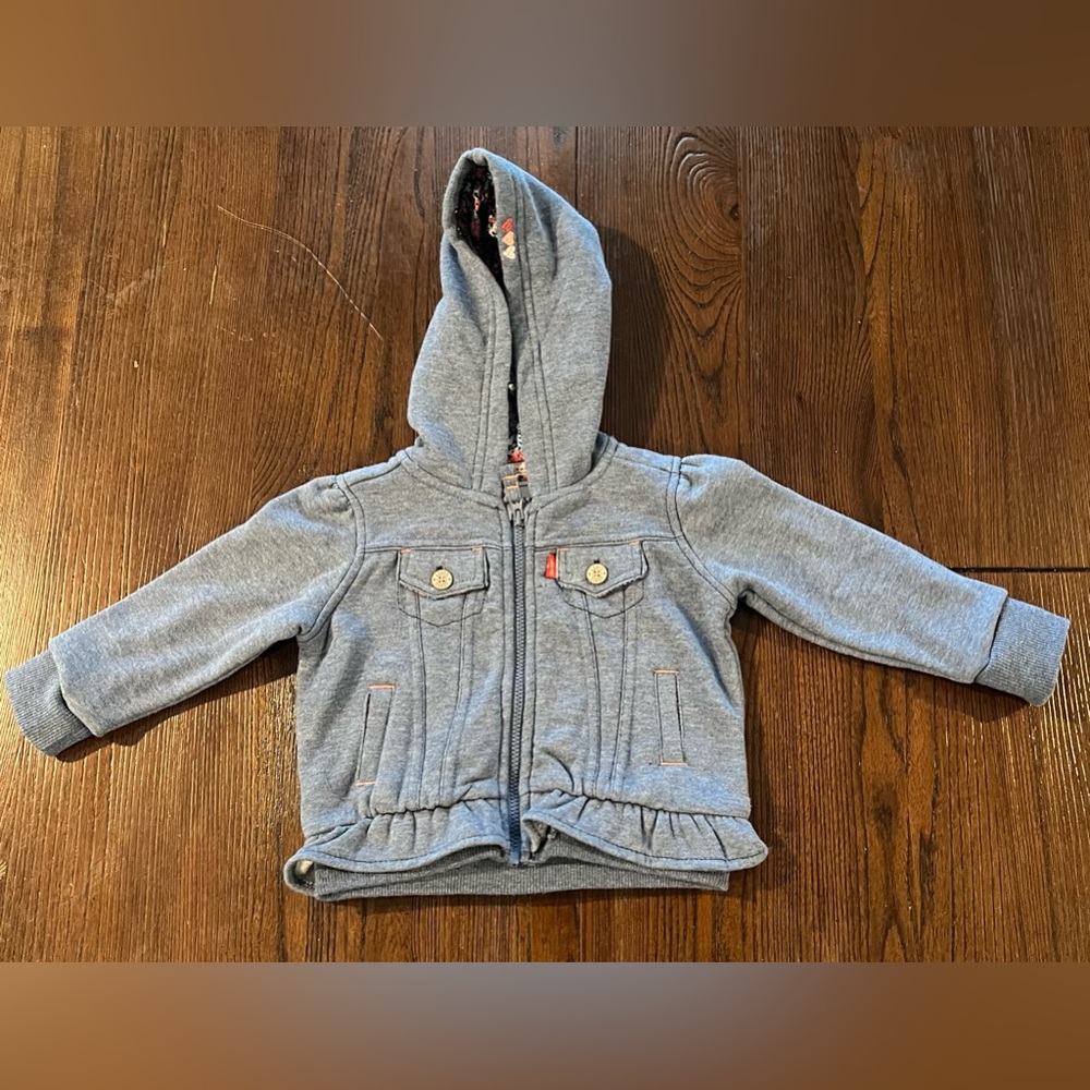 6-9 months baby girl Levi’s sweater
